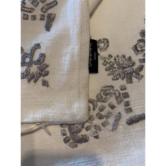 New Set/2 Tahari Home Winter White Snowflake Pillow Cover 22” like pottery barn - Picture 4 of 6